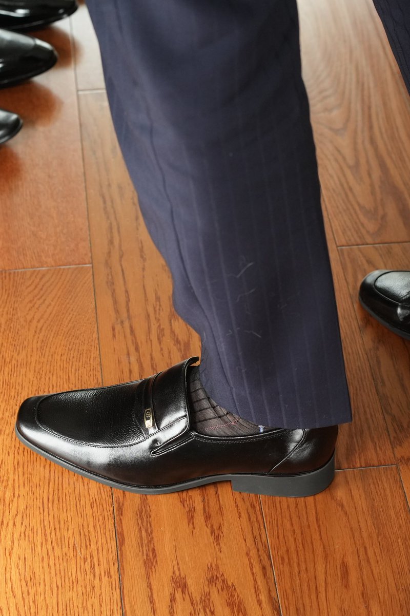 有人喜欢土直味的套脚皮鞋吗