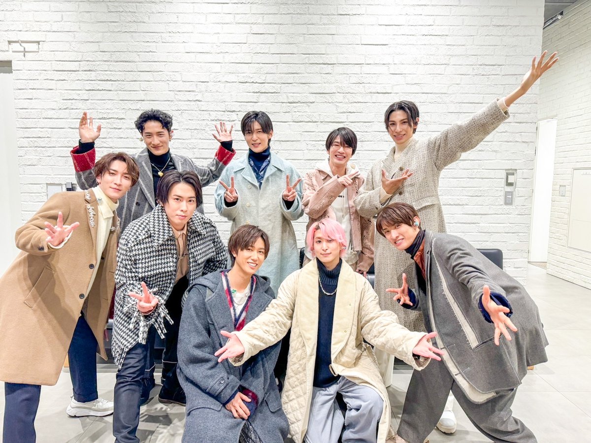 SN__20200122's tweet photo. #バズリズム02  
夜遅めのお時間でしたが
ご視聴くださったみなさんありがとうございました🌙 

10th Single
楽曲も特典映像も、
何度でも是非お楽しみください💿✨

#SnowMan 
#LOVEをtogether https://t.co/usJAgax7sX