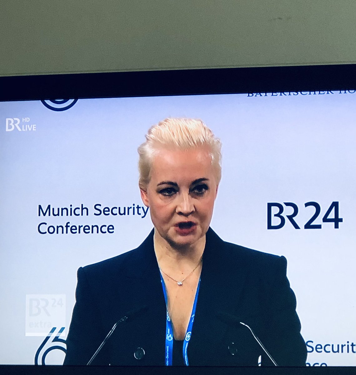 Laura Krug tweet media