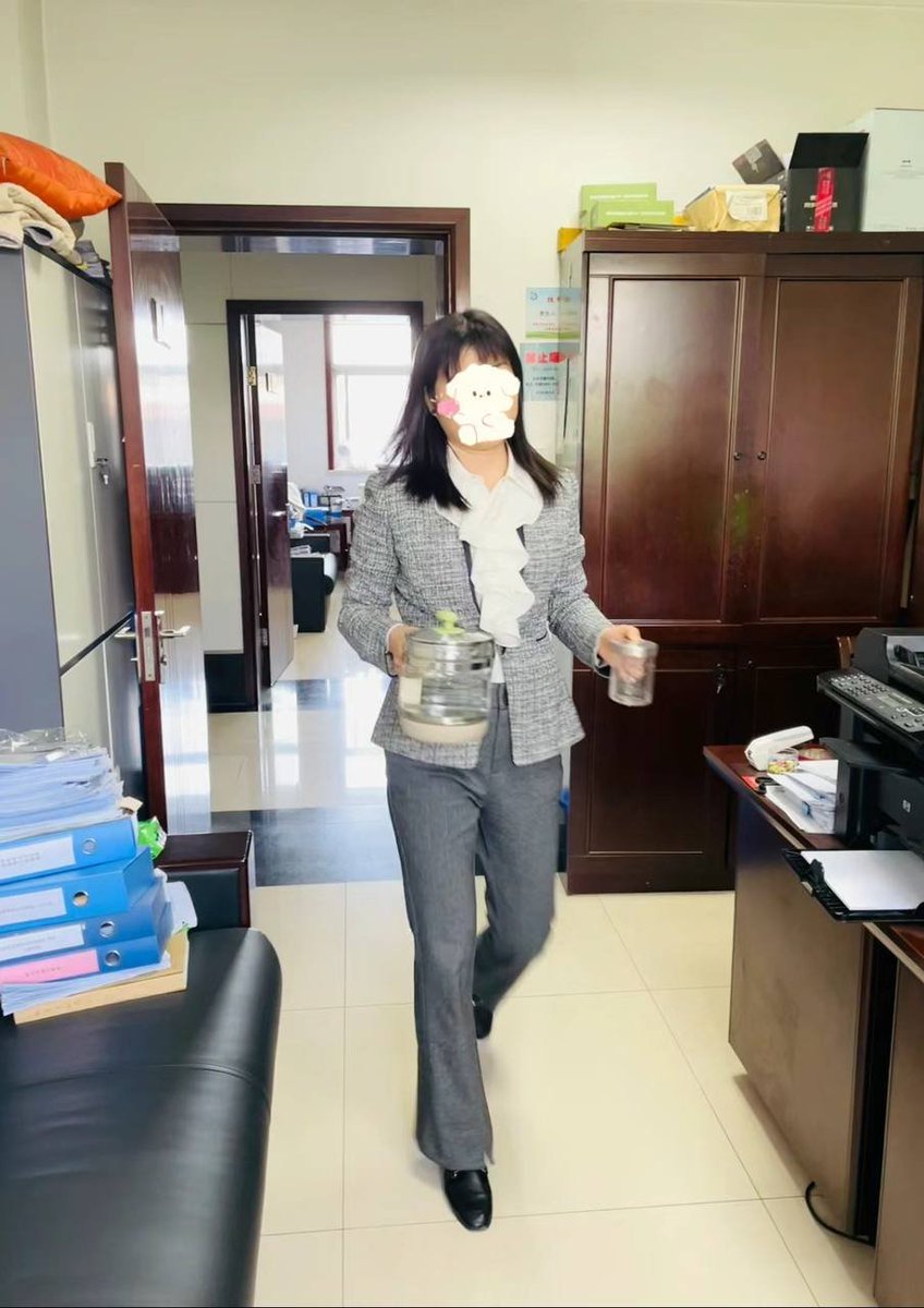 hardy_eric2633's tweet photo. 男女搭配，干活不累，女女搭配，双腿干费！ https://t.co/T0BJummzNX