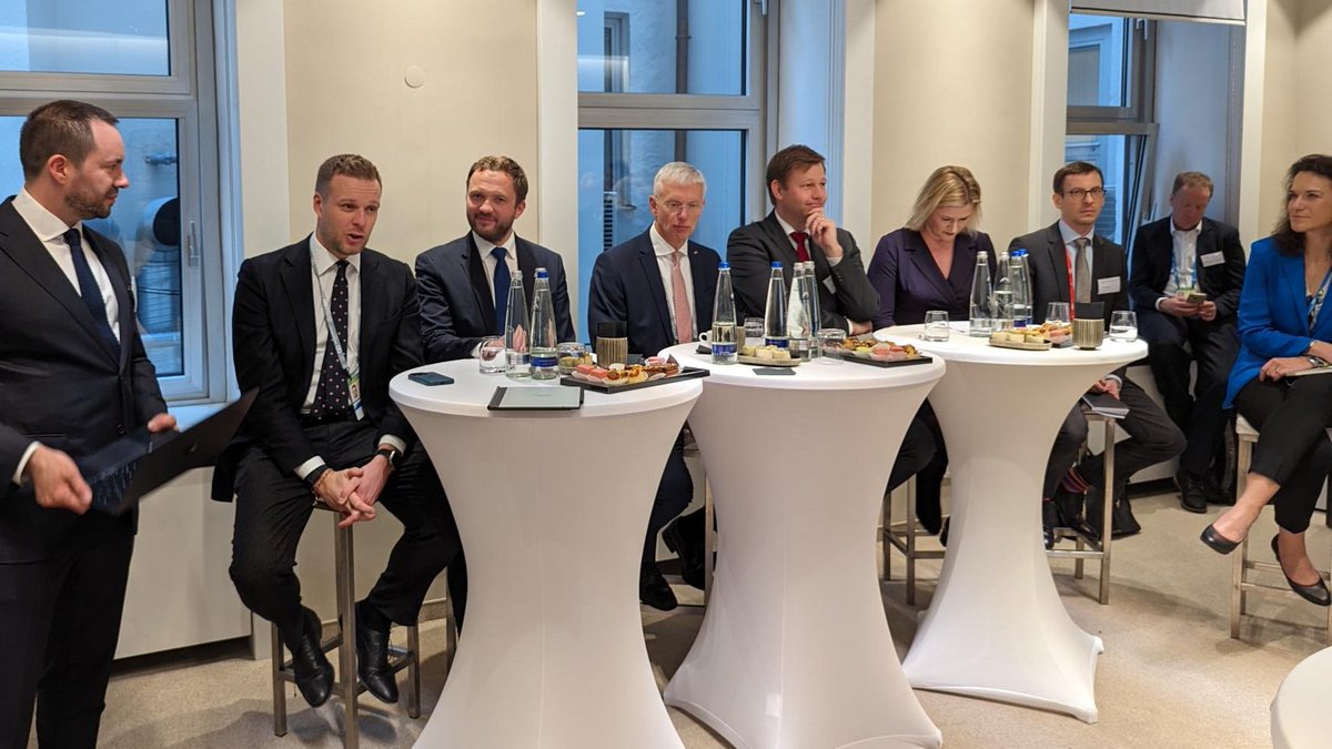 DGAP (@dgapev) on Twitter photo On the sidelines of #MSC2024, <a href="/bctallis/">Benjamin Tallis 🇺🇦</a> welcomes the Foreign Ministers of the Baltics 🇱🇹, 🇪🇪 , 🇱🇻 & renowned experts for a discussion on how businesses & governments can work better together for the collective security as well as the future prosperity of democracies. #Actiongroup On the sidelines of #MSC2024, <a href="/bctallis/">Benjamin Tallis 🇺🇦</a> welcomes the Foreign Ministers of the Baltics 🇱🇹, 🇪🇪 , 🇱🇻 & renowned experts for a discussion on how businesses & governments can work better together for the collective security as well as the future prosperity of democracies. #Actiongroup