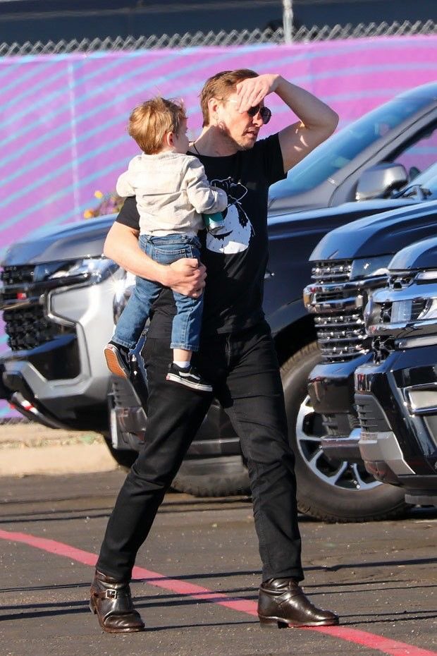 ELON R MUSK (@emusk17059) on Twitter photo 