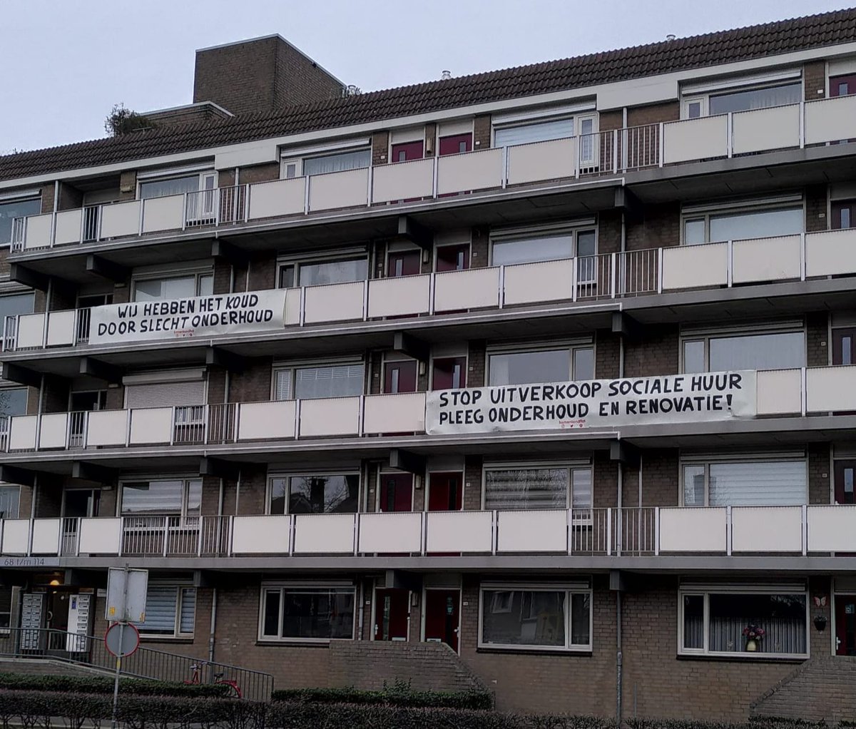 Huurders van de Bomenlandflat zijn het zat; slecht onderhoud en de verkoop van huurhuizen. Daarom gaan bewoners met SP Den Bosch en de BPW (Bond Precaire Woonvormen) een zwartboek overhandigen aan verhuurder Heimstaden in Eindhoven.