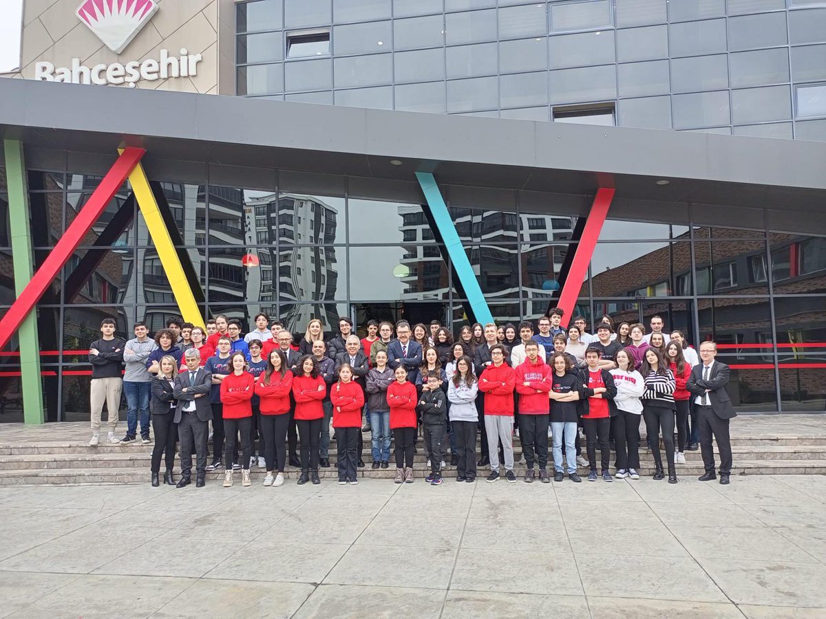 TÜBİTAK Başkanı Prof. Dr. Hasan Mandal Atakum Fen ve Teknoloji Lisemizi ziyaret ederek TÜBİTAK kapsamında 8. Ulusal Antarktika Bilim Seferi’ne katılan öğrencilerimizle bir araya geldi.  

#bahçeşehirkoleji ❤️💙