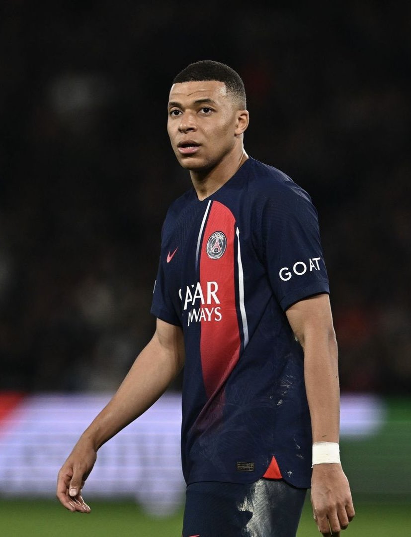 ThbKillian's tweet photo. Tout le monde parle du départ de Mbappé mais pourquoi personnes parle de Oberdorf au Bayern… ? 🤔 https://t.co/yazdlXgSnS