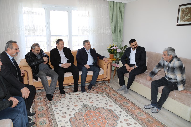 akparticubuk's tweet photo. İlçe Başkanımız @akahmetkilic, MHP İlçe Başkanı @UluagaclSerhat ve Belediye Başkanımız @avbakidemirbas, Önceki dönem Esenboğa Mahalle Başkanımız Mehmet Yeşil Bey'e geçmiş olsun ziyaretinde bulundular.
Başkanımız'a ve tüm hastalara acil şifalar diliyoruz...
#AkPartiCubuk https://t.co/Na59RrOzKz