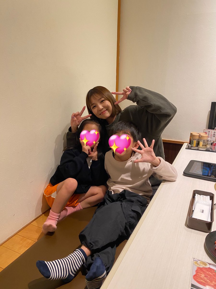 3人で焼肉行ったらお姉さんが撮ってくれた🤤🤤🤤笑