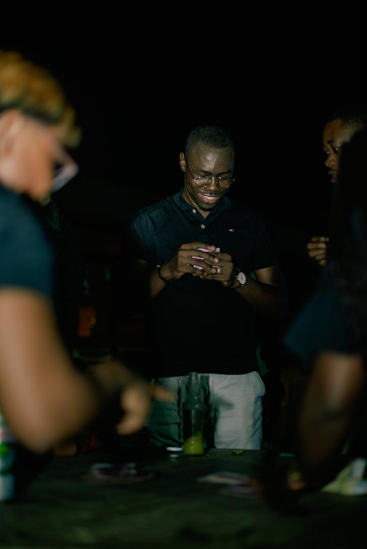 DrinkMeet's tweet photo. Hello les DAM'ers...🌚
Votre #DrinkAnkMeet de Douala c'était un peu ça...

#BlackAndSneakers
#DrinkAndMeet
#DAM7 https://t.co/sfbIP4EpMy