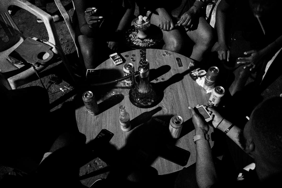 DrinkMeet's tweet photo. Hello les DAM'ers...🌚
Votre #DrinkAnkMeet de Douala c'était un peu ça...

#BlackAndSneakers
#DrinkAndMeet
#DAM7 https://t.co/sfbIP4EpMy
