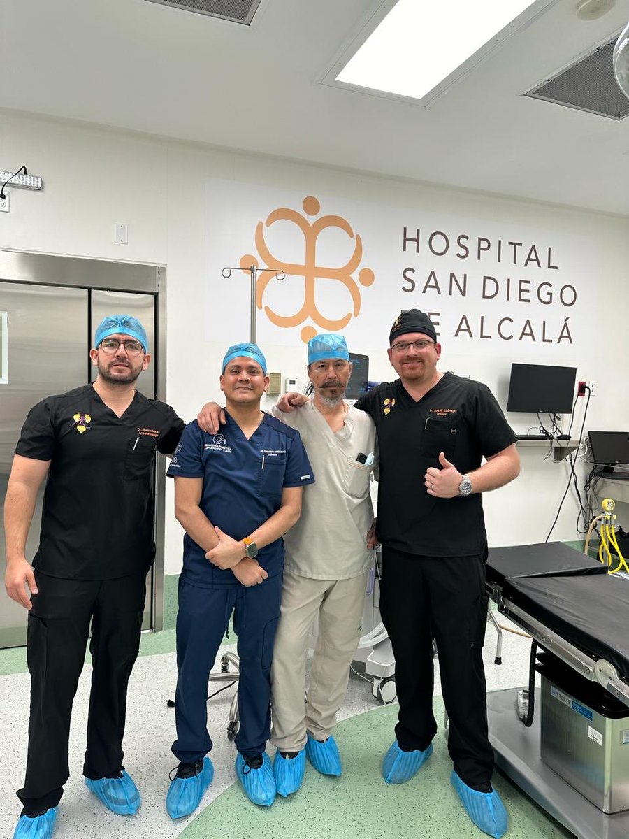 Equipo médico muy capaz y exitoso luego de haber practicado una intervención quirúrgica en el Hospital San Diego de Alcalá, en Hermosillo… Son los doctores Hiram Luna, Humberto Hernández, Samuel Mejía y Andrés Lizárraga… ⁦Nuestro reconocimiento… <a href="/Lizarragauro/">Dr. Andrés Lizárraga</a>
