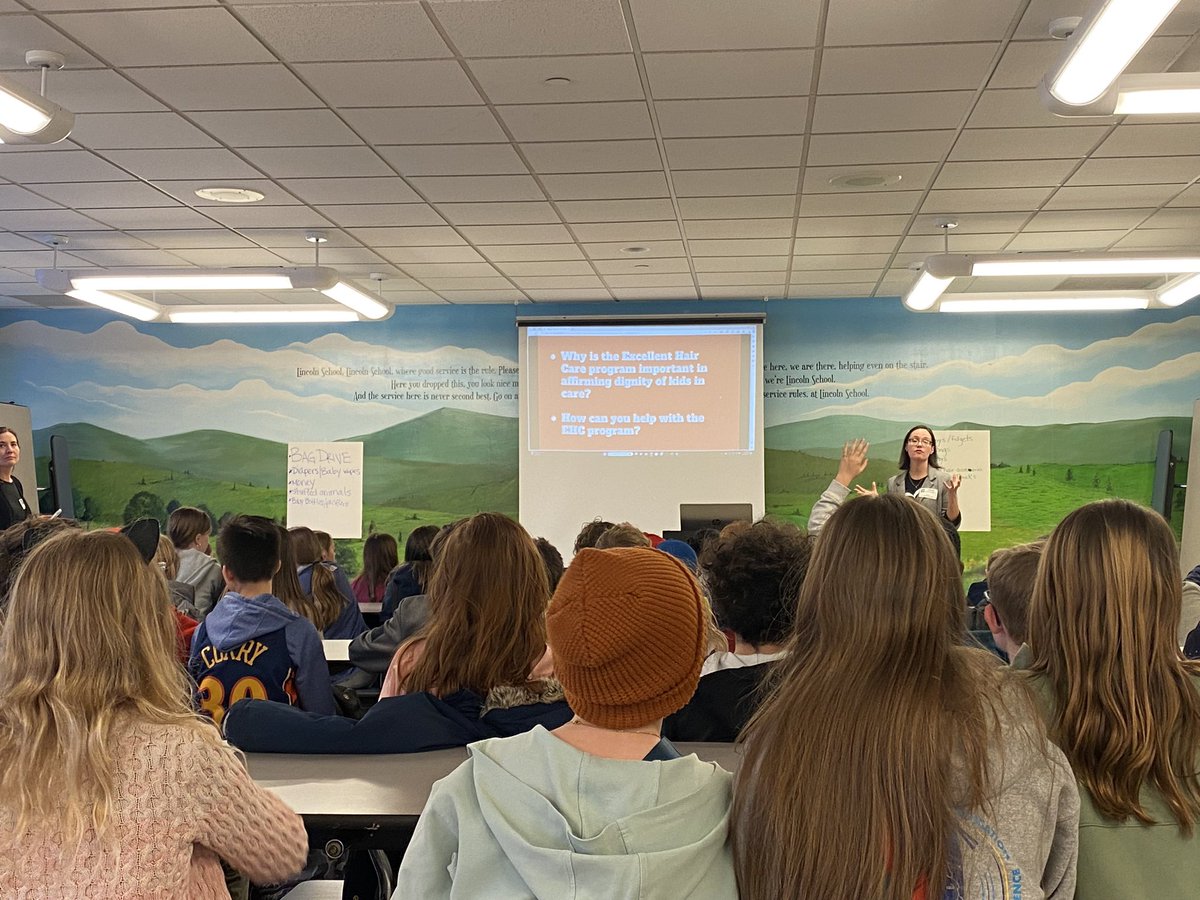 LinkedAtLincoln's tweet photo. 5th grade friends and PTA volunteers giving back during our week of service. They met with a rep from Foster Love Project to brainstorm ideas for their service project. @LinkedAtLincoln @MTLSD #LeboProud #AwesomeAbes @FosterLovePgh https://t.co/4fesvvyKvr