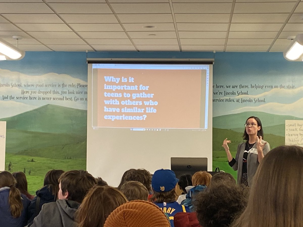 LinkedAtLincoln's tweet photo. 5th grade friends and PTA volunteers giving back during our week of service. They met with a rep from Foster Love Project to brainstorm ideas for their service project. @LinkedAtLincoln @MTLSD #LeboProud #AwesomeAbes @FosterLovePgh https://t.co/4fesvvyKvr