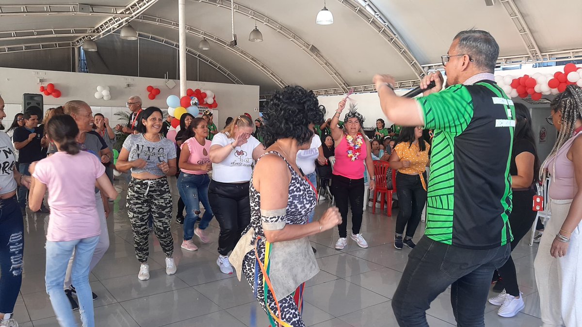 Somosivss's tweet photo. #16Feb | Desde la sede principal del IVSS ubicada en la parroquia Altagracia de la ciudad capital, se realizó un Bingo Bailable para las trabajadoras y trabajadores de la institución.

#NuevaEtapaDel1X10 

@NicolasMaduro @MagaGutierrezV @MinTrabajoVE https://t.co/sFOQgYMJU8