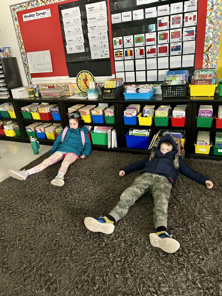 elmstmorsels's tweet image. And then there were two! If this picture doesn’t say “it’s time for vacation” I don’t know what does! Happy vacation everyone! 🎉🤪🎉@elmstmorsels