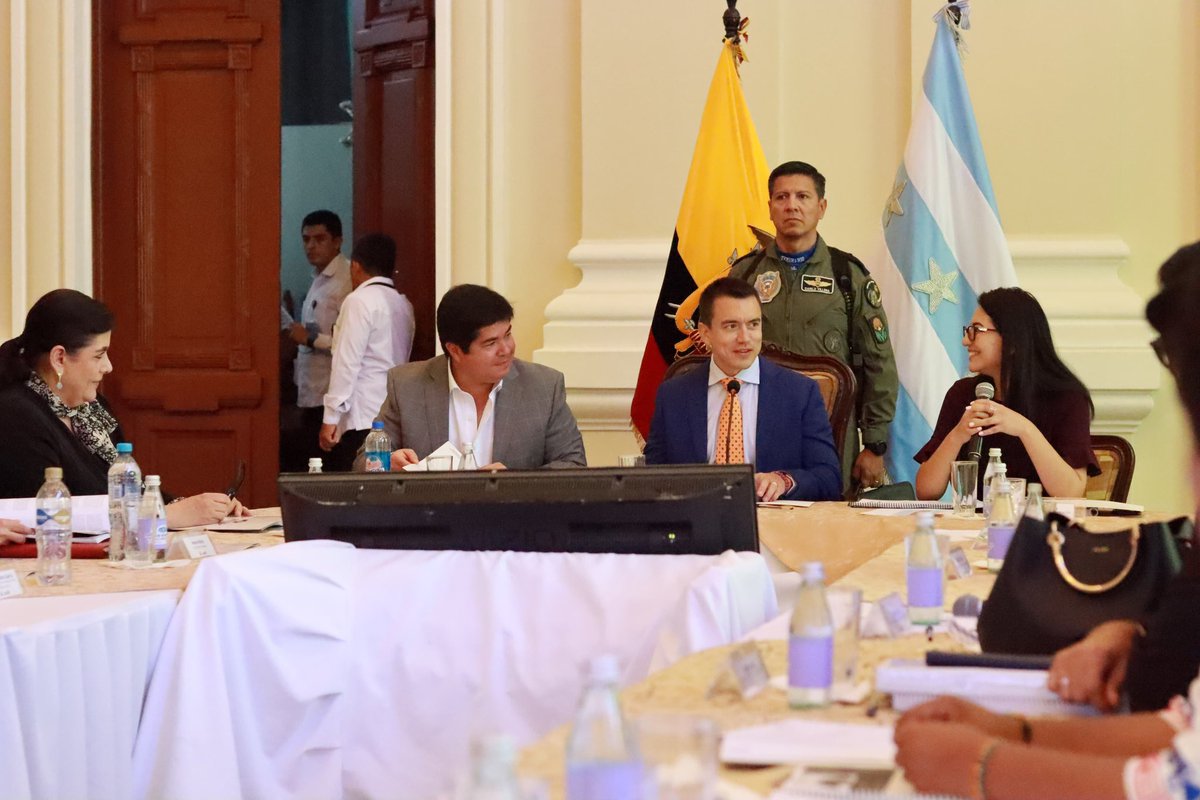 PlanificacionEc's tweet photo. 👏👏¡Por unanimidad se aprobó Plan de Desarrollo para #ElNuevoEcuador y la Estrategia Territorial Nacional 2024-2025!

El Consejo Nacional de Planificación, liderado por el presidente @DanielNoboaOk aprobó el instrumento, máximo de planificación para el país.🇪🇨 https://t.co/vOUyqgKysU