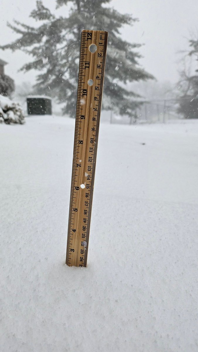 AshPoling's tweet photo. @NWSStLouis 2 inches of snow in South County near Lemay Ferry Rd and Lindbergh so far, taken at 1:15pm https://t.co/tYPER2k1O1