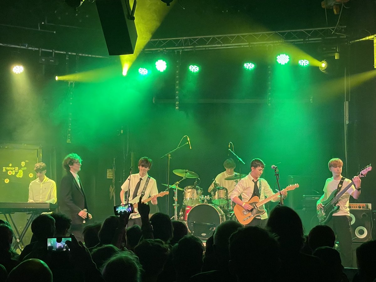 CambsCreate's tweet photo. And they’re off!! @CookiesNcream_b SMASHING IT at the @CambJunction. We are SO PROUD, boys! @Coleridge_Edu @United_Music1 #Fiver https://t.co/VXxzZg5Xa1