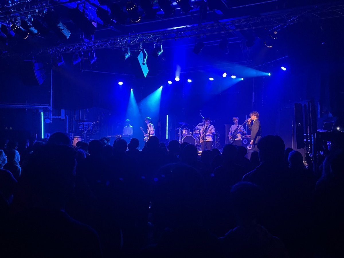 CambsCreate's tweet photo. And they’re off!! @CookiesNcream_b SMASHING IT at the @CambJunction. We are SO PROUD, boys! @Coleridge_Edu @United_Music1 #Fiver https://t.co/VXxzZg5Xa1