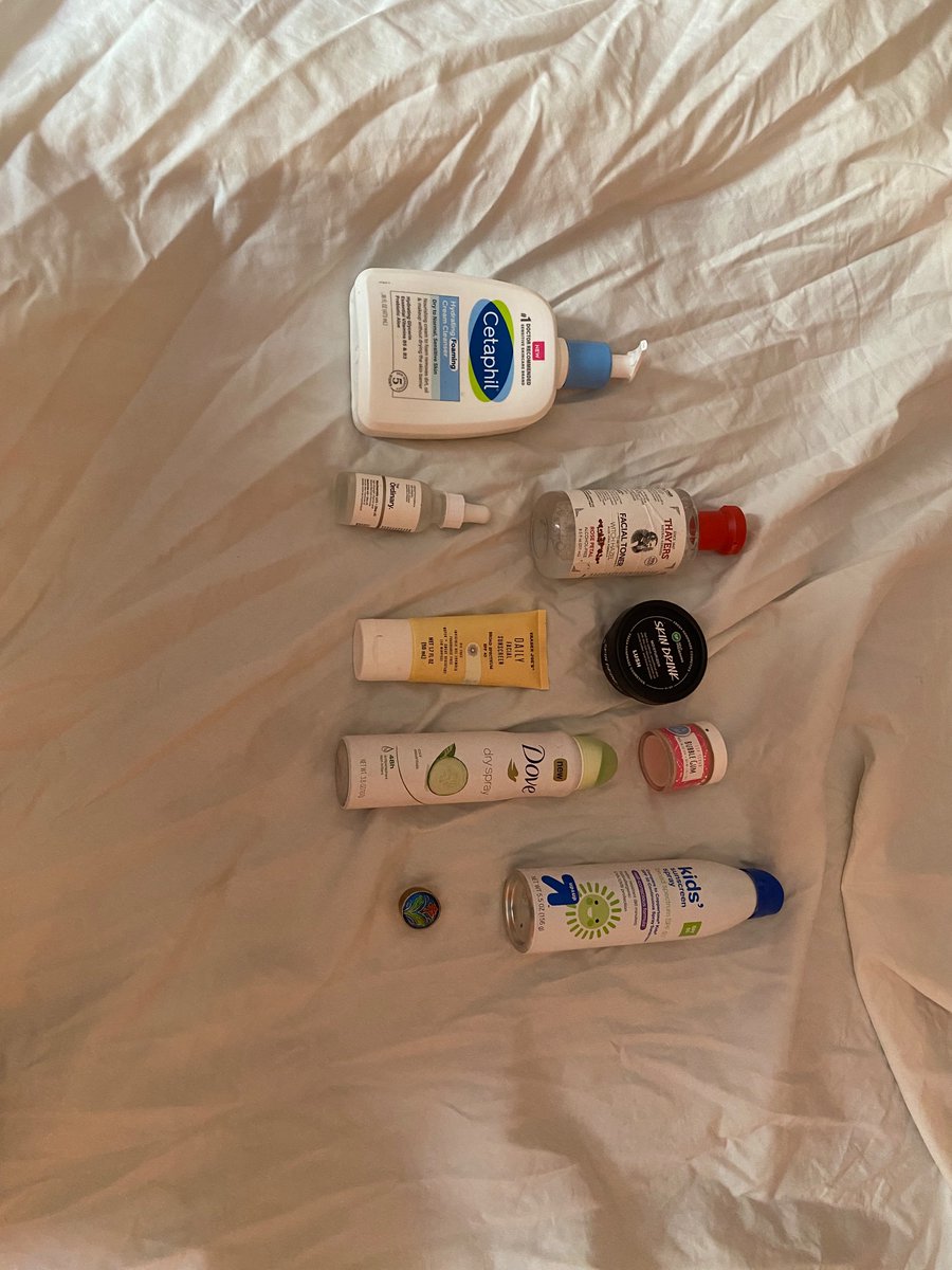 Phoenixbest0's tweet photo. #morningroutine #routine #morning #skincare #bodycare #haircare #onlyfans #sugardaddy #sugarbaby
#cleanser on face
#toner on face
#serum on face
#moisturizer on face
#sunscreen on face
#lipscrub on lips
#deoderant on armpits
#sunscreen on body
Flower pot is #perfume https://t.co/jYJ4YKTGS4