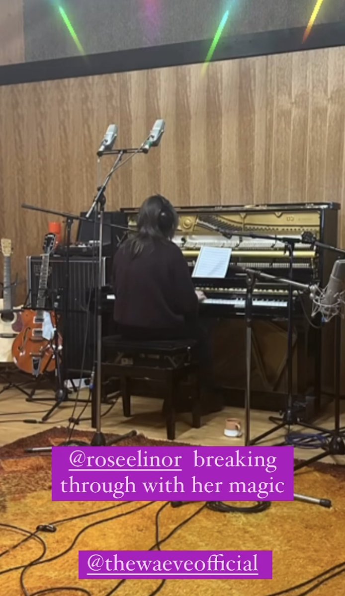 TheWaeveArg's tweet photo. Rose y Graham están grabando en el estudio!!!! https://t.co/62a83Klh1q