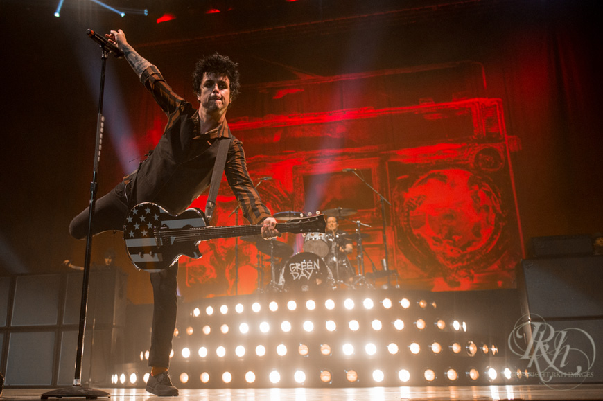 93XRadio's tweet photo. Happy Birthday to @GreenDay frontman @billiejoe 🎤🎸

📸 @rkhimages https://t.co/NJAgTq2tZd