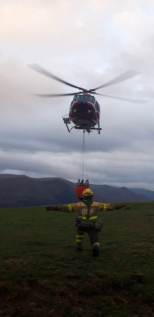 Hoy hemos recibido la charla de seguridad de Medios Aéreos y posterior práctica para estar operativos por aire. Somos #BomberosForestales de @mitecogob