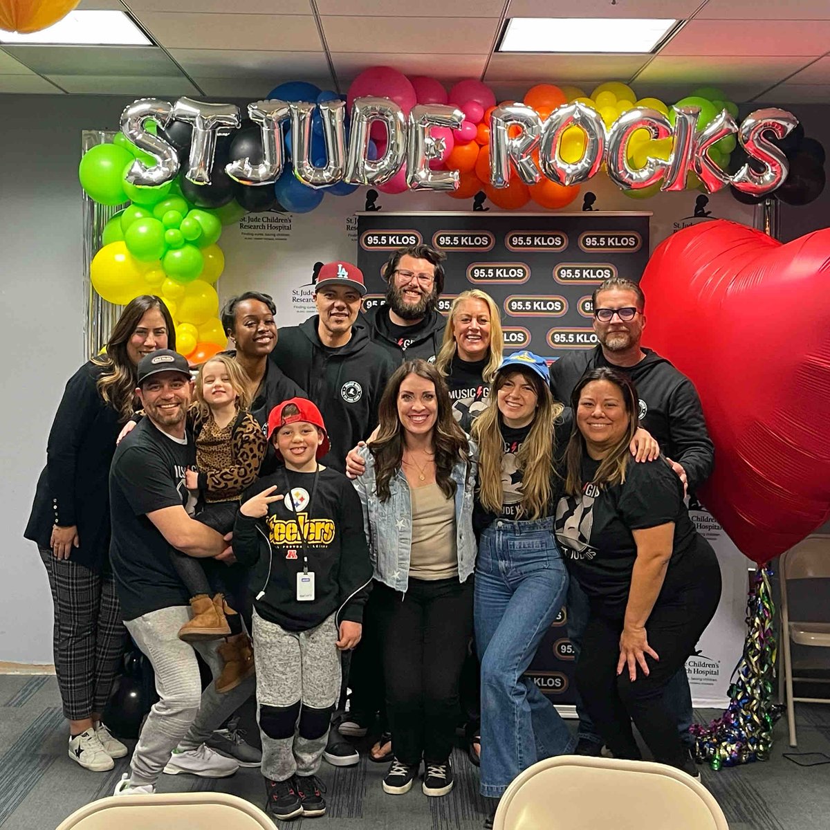 955KLOS's tweet photo. Another successful morning of #StJudeRocks with @heidiandfrank_โค๏ธ๐ค
Thank you to everyone who donated and became a #PartnerInHope ๐ Means the world to us!
Letโs keep saving lives ๐ช Text the word ROCK to 785-833 or go to https://t.co/lrKQwGrVEp #MusicGives @stjude https://t.co/APXDq1rvsu
