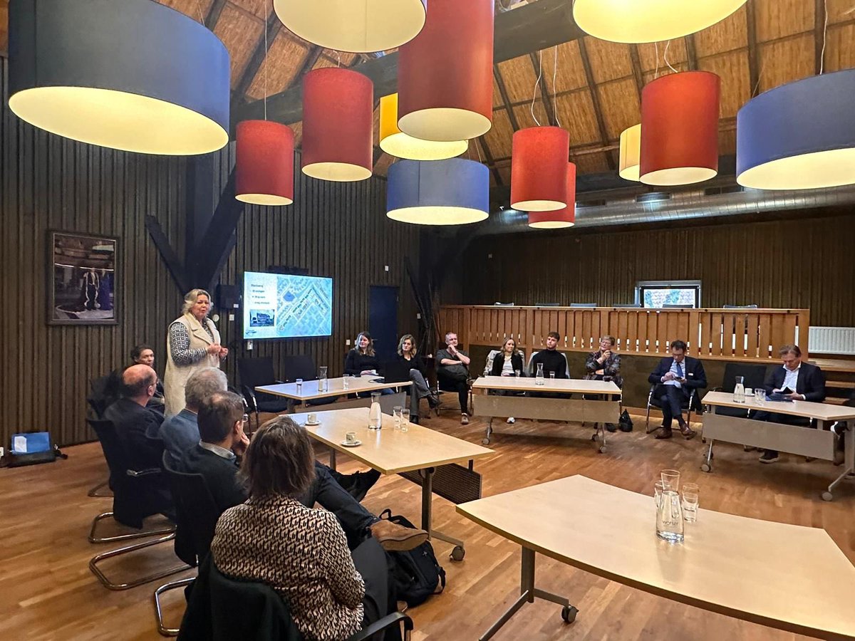 IngeJongman's tweet photo. Vanmiddag in gesprek met @NwSocContract tijdens werkbezoek aan aardbevingsgebied #TenBoer. Goed gesprek over de vele vraagstukken en sociale gevolgen van en voor onze inwoners. Dank voor jullie belangstelling @PieterOmtzigt! https://t.co/pVqQFKUxqM