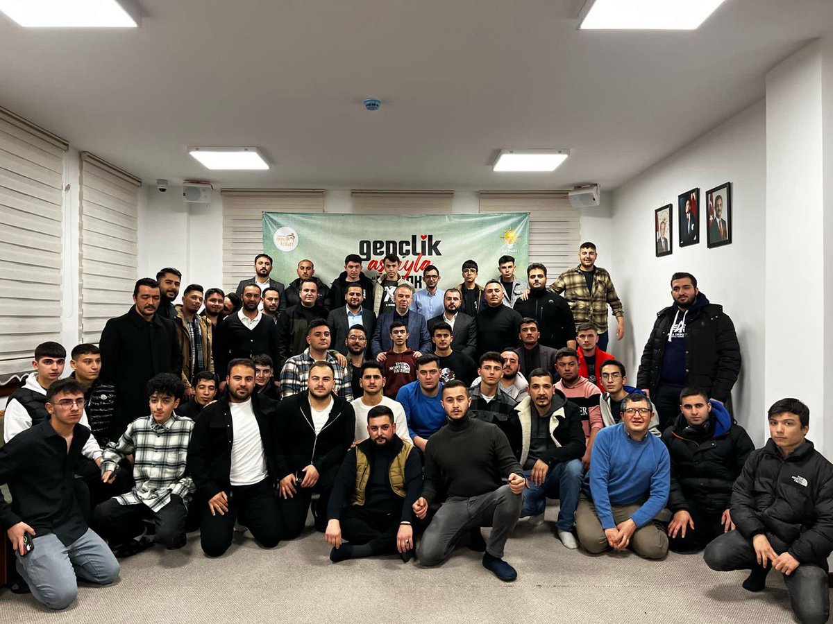 Murat_Alparslan's tweet photo. Mamak’ta Gençlik Aşkıyla Mamak programında gençlerimizle bir aradayız.

Bu gençlik dünyayı bilen, ecdadını tanıyan, vatanına ve milletine kalpten bağlı, medeniyet ve tarih şuuru sahibi bir gençliktir. #AnkaraBizimHepimizin https://t.co/8j4t4KHABe