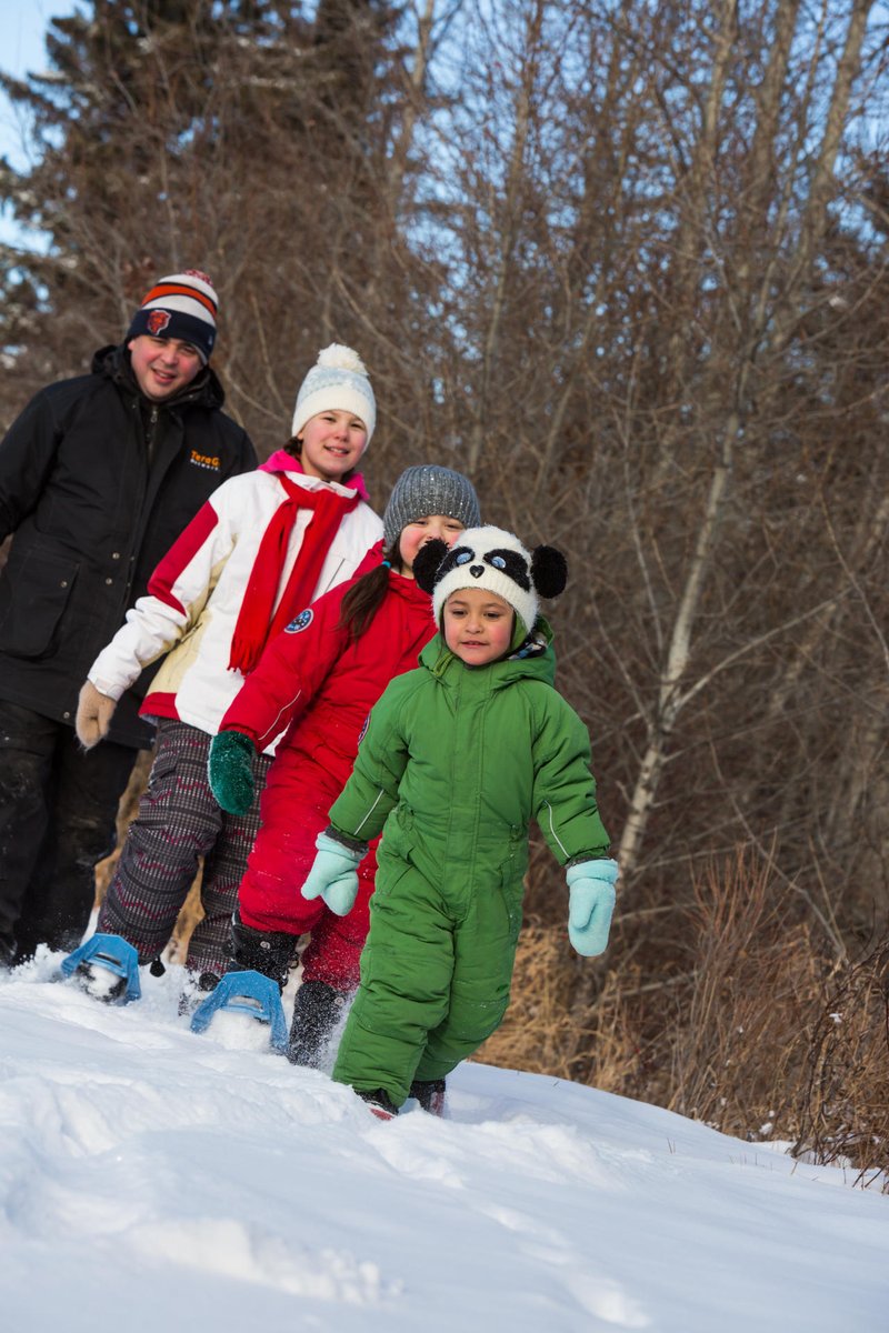 There's plenty of ways to enjoy Elk Island's winter offerings! Snowshoeing, skating, and stargazing are all fantastic ways to enjoy this Canadian winter - make sure you're prepared with winter gear and warm food/drink. ow.ly/LsPb50QE8E8