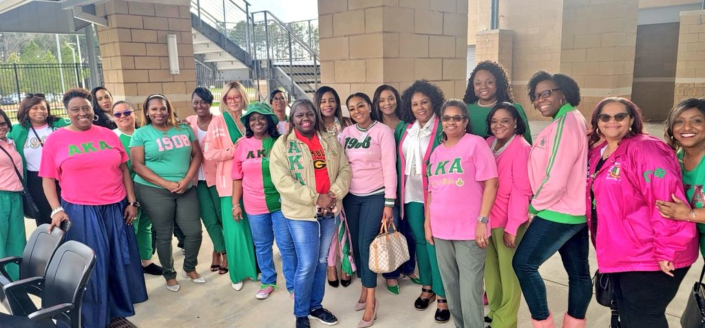 CynthiaW14's tweet photo. Spring ISD Divine 9 photo shoot celebrating our services during Black History month https://t.co/FjdKdNjeEw
