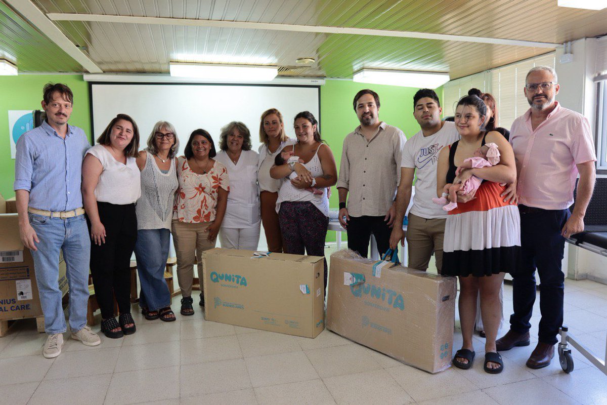 nkreplak's tweet photo. 🏥 Recorrimos el Hospital Penna de #BahíaBlanca, donde entregamos 2 kits Qunita y ya llevamos entregados casi 800.

✍🏼 Realizamos la firma de apoyo financiero de 17 millones de pesos para la compra de 14 equipos de aire acondicionados para ser colocados en diferentes servicios.👇🏼 https://t.co/ollx2WTcFi