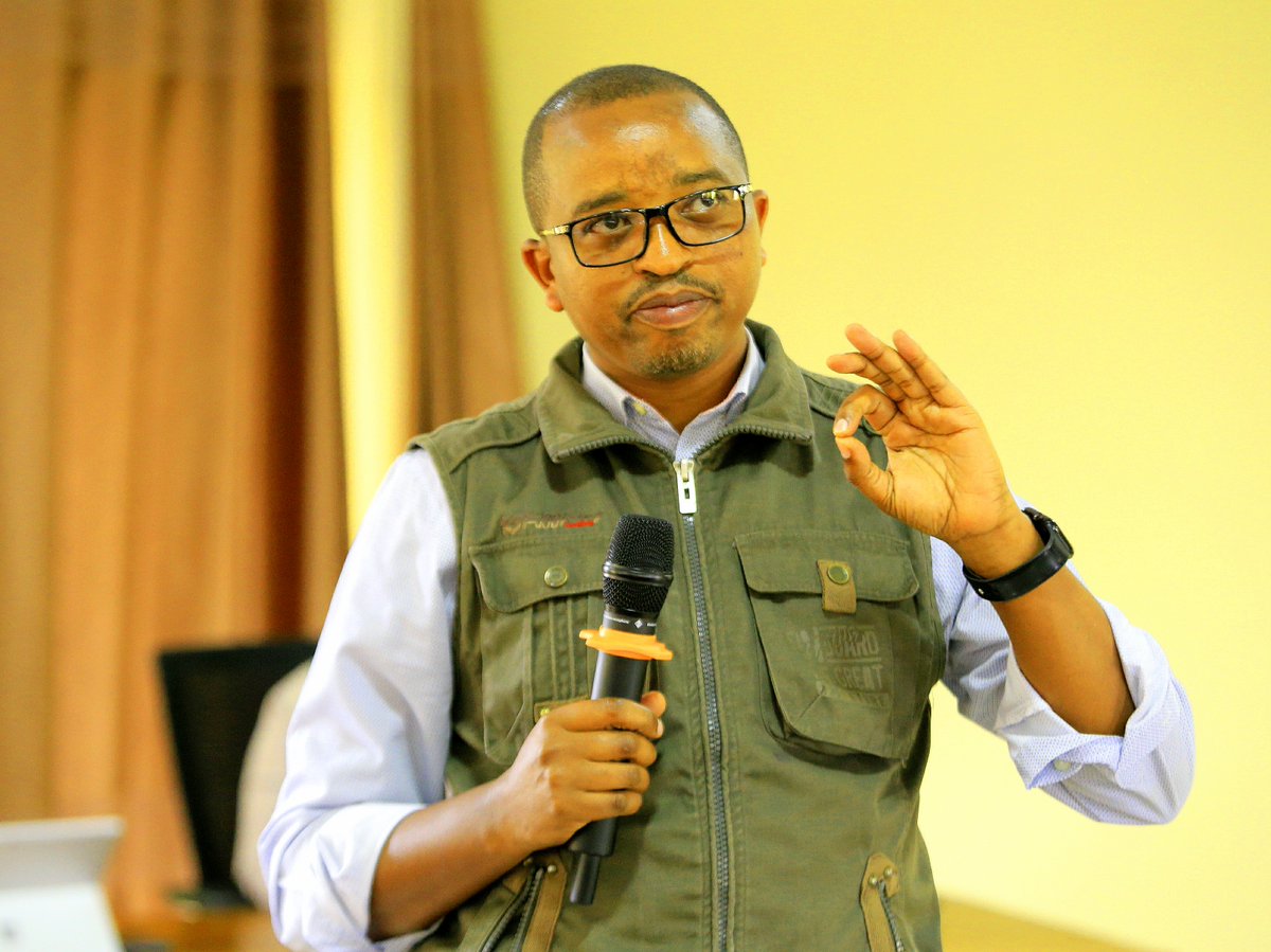 REBRwanda's tweet photo. Today, Head of Teacher Development&amp; Management Department @NMugenzi chaired the meeting of 139 school Head Teachers.  The purpose of meeting was to evaluate the progress of the Digital Skills Foundation Program in their respective schools. @mbanelson https://t.co/0TahOmmn1S