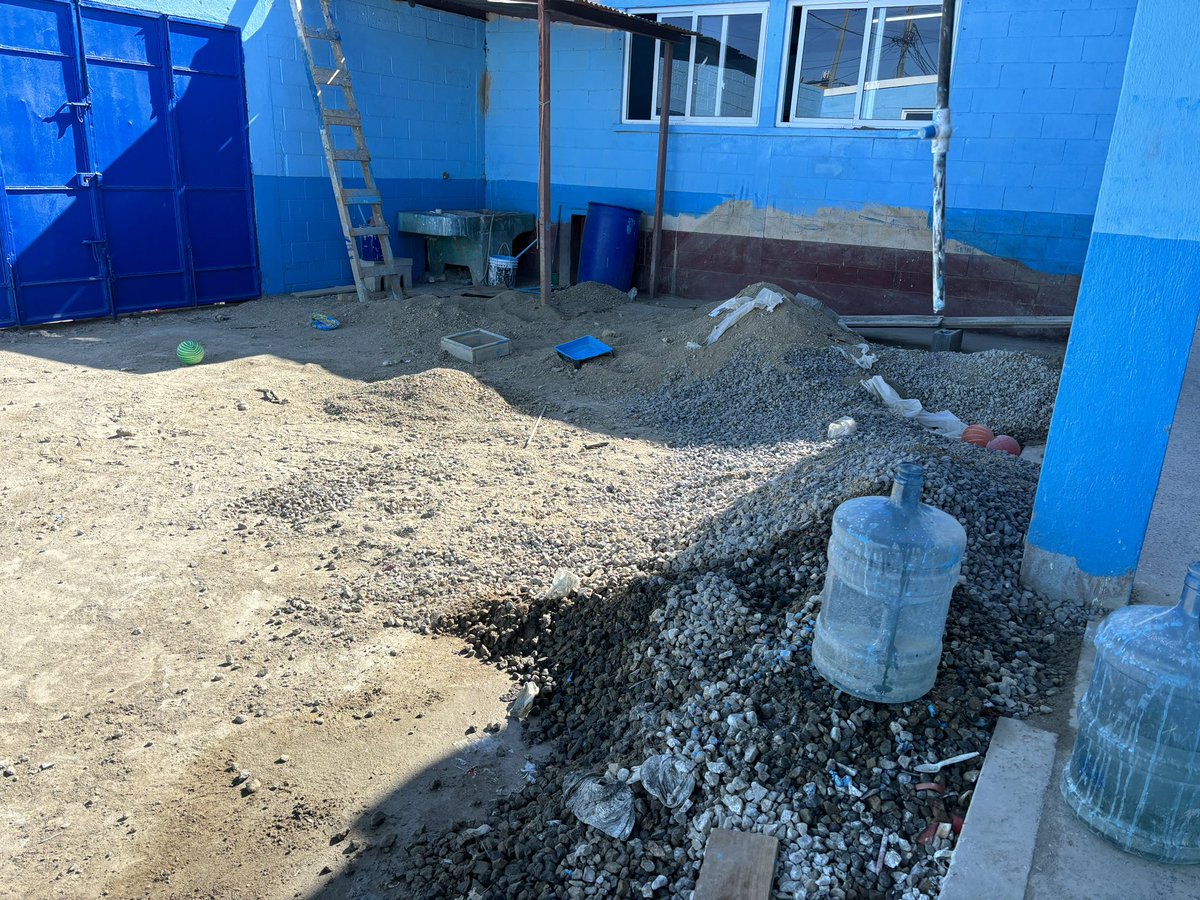 _cristiangt's tweet photo. La próxima semana es el regreso a clases y les comparto la situación de la EOUV No.24 Fray Bartolomé, zona 6 de la ciudad capital. En junio 2023 se inició el remozamiento a cargo de la #UCEE que debe ser entregado el 17 de febrero (mañana), pero la sorpresa hoy es… https://t.co/XtsRNds269