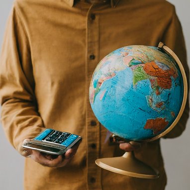 Conquering #DigitalNomad finances: budgeting tips for location-independent living! 

* Track your income &amp; expenses meticulously.
* Research living costs in your target locations.
* Prioritize experiences over possessions.
* Consider health insurance &amp; emergency funds.
* Explore