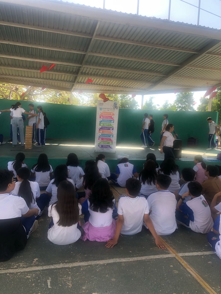 IDAIPQRoo's tweet photo. Porque todos los niños, niñas y adolescentes tienen derecho a la protección de sus datos personales, la coordinación de capacitación del IDAIPQROO, capacitó entre juegos didácticos y actividades sobre este tema, a estudiantes de la Escuela Secundaria Adolfo López Mateos. https://t.co/M8Snj2xRHn