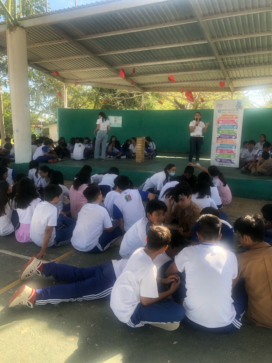 IDAIPQRoo's tweet photo. Porque todos los niños, niñas y adolescentes tienen derecho a la protección de sus datos personales, la coordinación de capacitación del IDAIPQROO, capacitó entre juegos didácticos y actividades sobre este tema, a estudiantes de la Escuela Secundaria Adolfo López Mateos. https://t.co/M8Snj2xRHn