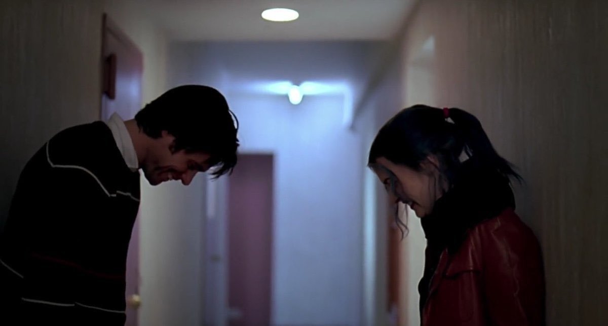 TheCinesthetic's tweet photo. eternal sunshine of the spotless mind (2004) dir. michel gondry https://t.co/k9BSoKMGpU
