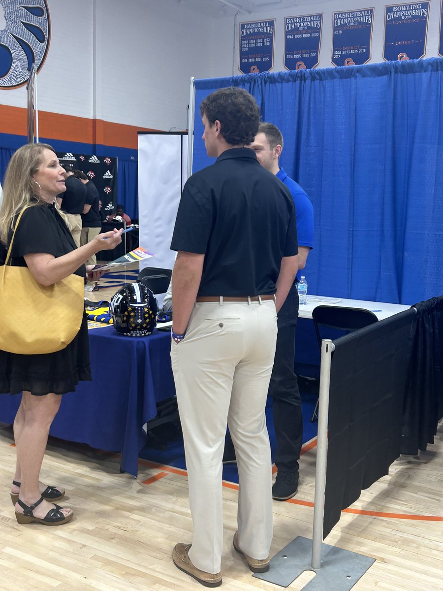 Steve Hartz (@coach_hartz_2) on Twitter photo Great day at recruiting fair! Our boys represented <a href="/GCSharks/">GCHS Sharks</a> and <a href="/GCSharkFootball/">Shark Football Boosters</a> in a great way! Multiple offers given and thousands of dollars in financial aid given! Great day to be a shark! Great day at recruiting fair! Our boys represented <a href="/GCSharks/">GCHS Sharks</a> and <a href="/GCSharkFootball/">Shark Football Boosters</a> in a great way! Multiple offers given and thousands of dollars in financial aid given! Great day to be a shark!