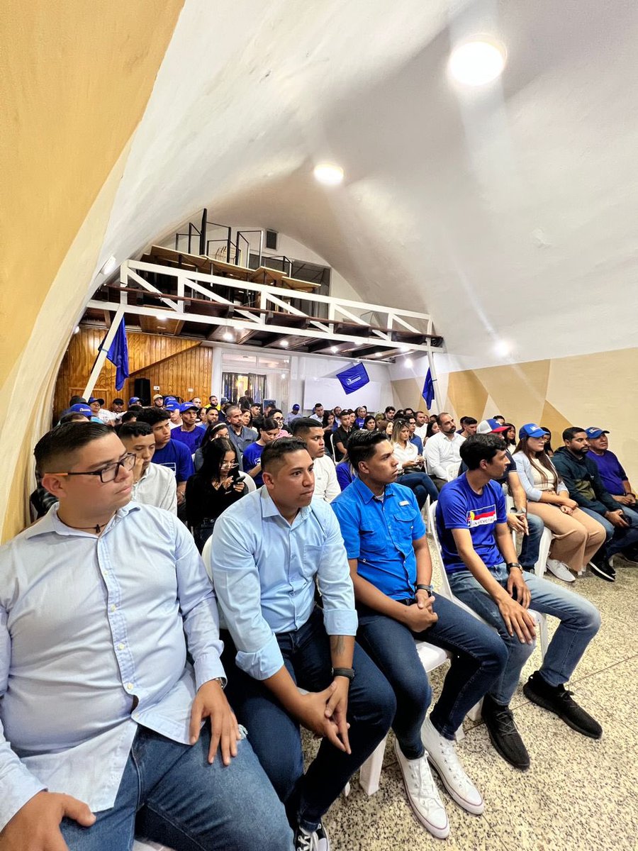 partidoUNT's tweet photo. En el estado #Anzoátegui se llevó a cabo la proclamación de la nueva junta directiva de la #JDSAnzoátegui, en compañía de @jeancapozzig presidente nacional de @JDS_UNT, @JoseJBarboza diputado al #CLEZ y @JesusLaraA dirigente nacional, quienes juramentaron a más de 150 jóvenes en las filas de la Democracia Social.
#16Febrero @Untanzoategui_