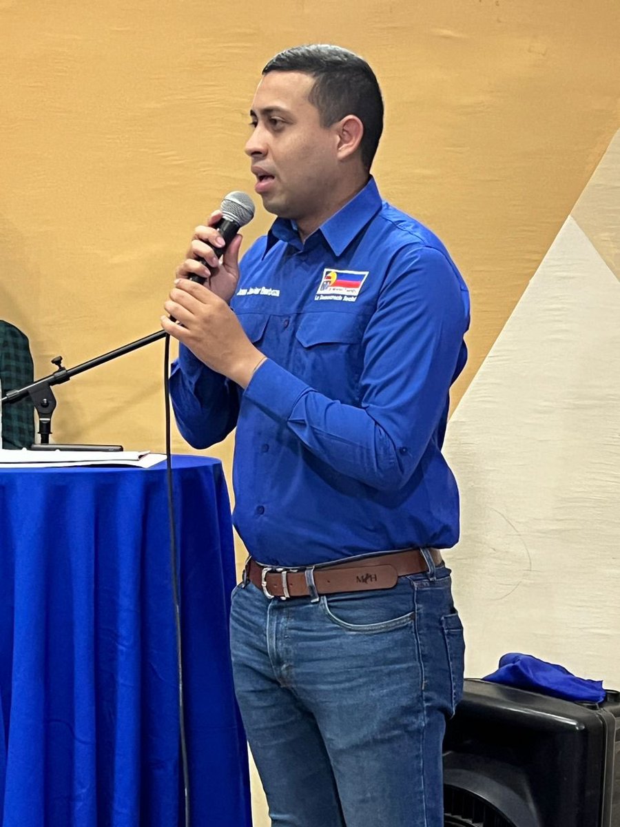 partidoUNT's tweet photo. En el estado #Anzoátegui se llevó a cabo la proclamación de la nueva junta directiva de la #JDSAnzoátegui, en compañía de @jeancapozzig presidente nacional de @JDS_UNT, @JoseJBarboza diputado al #CLEZ y @JesusLaraA dirigente nacional, quienes juramentaron a más de 150 jóvenes en las filas de la Democracia Social.
#16Febrero @Untanzoategui_
