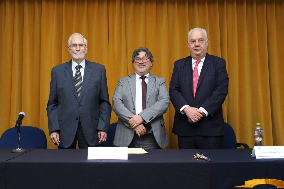 Por instrucc. del Rector de la UNAM, el Secretario de Prevención, Atención y Seguridad Universitaria, Lic. Raúl Arsenio Aguilar Tamayo, dio posesión al Dr. Germán Enrique Fajardo Dolci, como Director General de Atención a la Salud, en sustit. del Dr. Héctor Fernández Varela Mejía