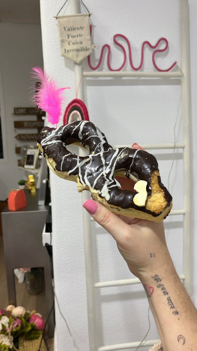pivadecai's tweet image. Quédate con quien se cuele así en la ofi pa sorprenderte, que cantarte por Martínez Ares te canta cualquiera🤣

El antojo que yo tenía desde el año pasao no era ni medio normal.

FELISHITÁ TOTAL🤤♥️🤤♥️🤤♥️

#viernes #felicidad #carnaval #carnavaldecadiz #cadiz #tequiero