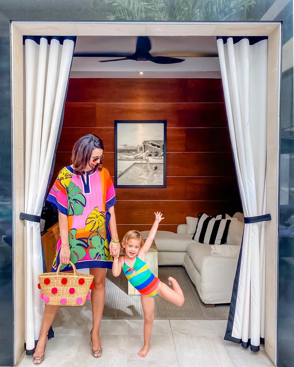 Enjoy the perfect day by our heated pool and hot tub with your very own cabana and poolside service. It's the ultimate oasis of luxury and leisure you've been waiting for. 📸 - carriec