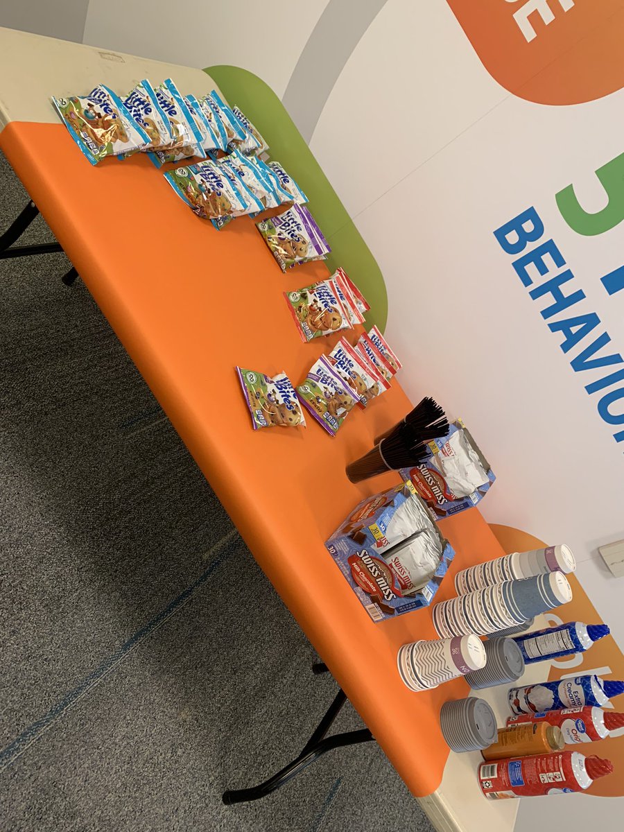 SSG_Cerritos's tweet photo. Hot chocolate day with some muffins was a hit for this cold California morning ☁️☕️! #SmithStarzz @WeRtheNAC #LifeatATT https://t.co/dlWLtAf4eN