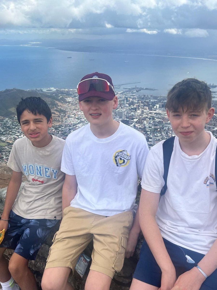 LockersSport's tweet photo. Tour group spent the morning taking in the amazing views Table Mountain has to offer and then to our 2nd game v Sweet Valley. A close game in which we just came up short. Spirits are high and we have a day off cricket tomorrow and transfer to Hermanus. #lpsport #enthusiasmforlife https://t.co/e42aVtnHQT