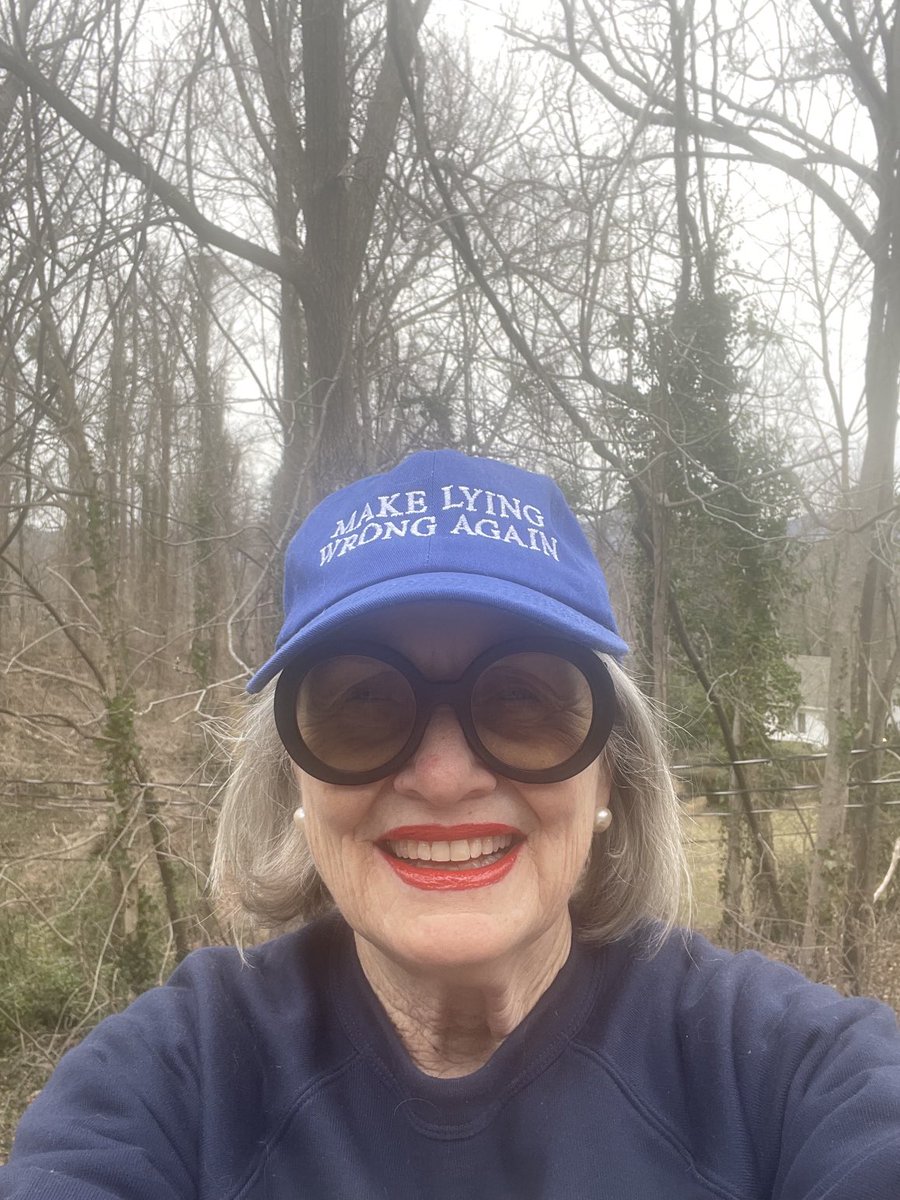LynneSplinter's tweet photo. ⁦@hauslabs⁩ @LadyGaga#love#my#red#lipstick https://t.co/7p8Vi4cntj