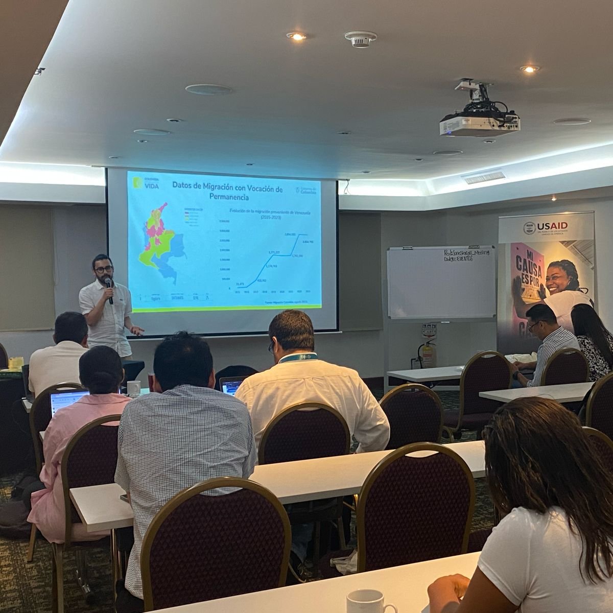 DNP_Colombia's tweet photo. El #DNP y @USAID_Colombia arrancan la estrategia de acompañamiento a la #GestiónMigratoria de Santa Marta, Ciénaga, Cali, Palmira y Jamundí, para fortalecer la inclusión de programas e indicadores en los planes de desarrollo locales sobre la integración de la población migrante. https://t.co/Q36bs8jxx5