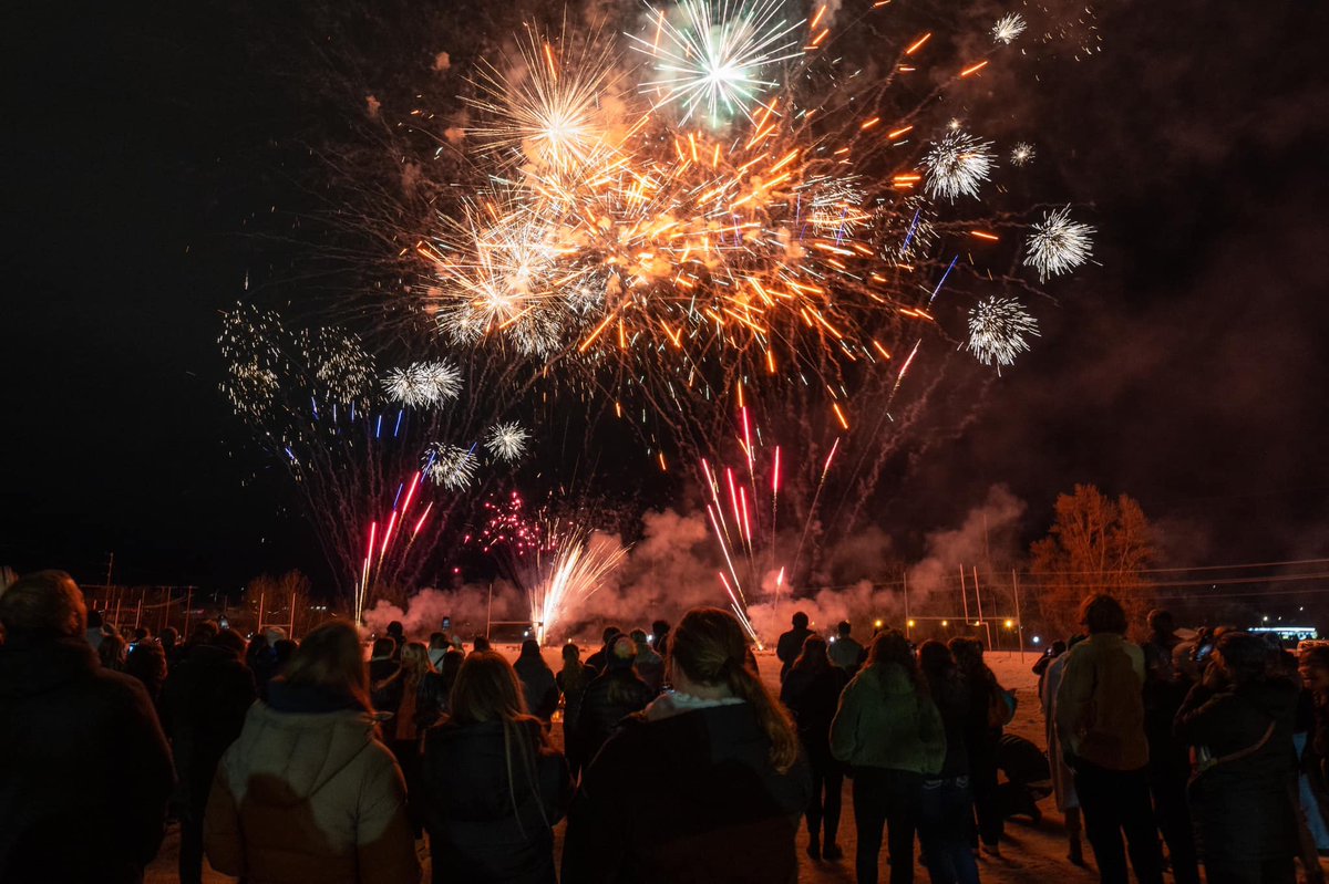 How does a bonfire, fireworks, hot chocolate, Monte, football ticket raffle & a heavy does of Griz spirit sound? See you at 6:30 p.m. tonight on the UM Oval for our annual Winter pep rally ahead of the 'Brawl' doubleheader this weekend for @UMGRIZZLIES! bit.ly/UMpeprally