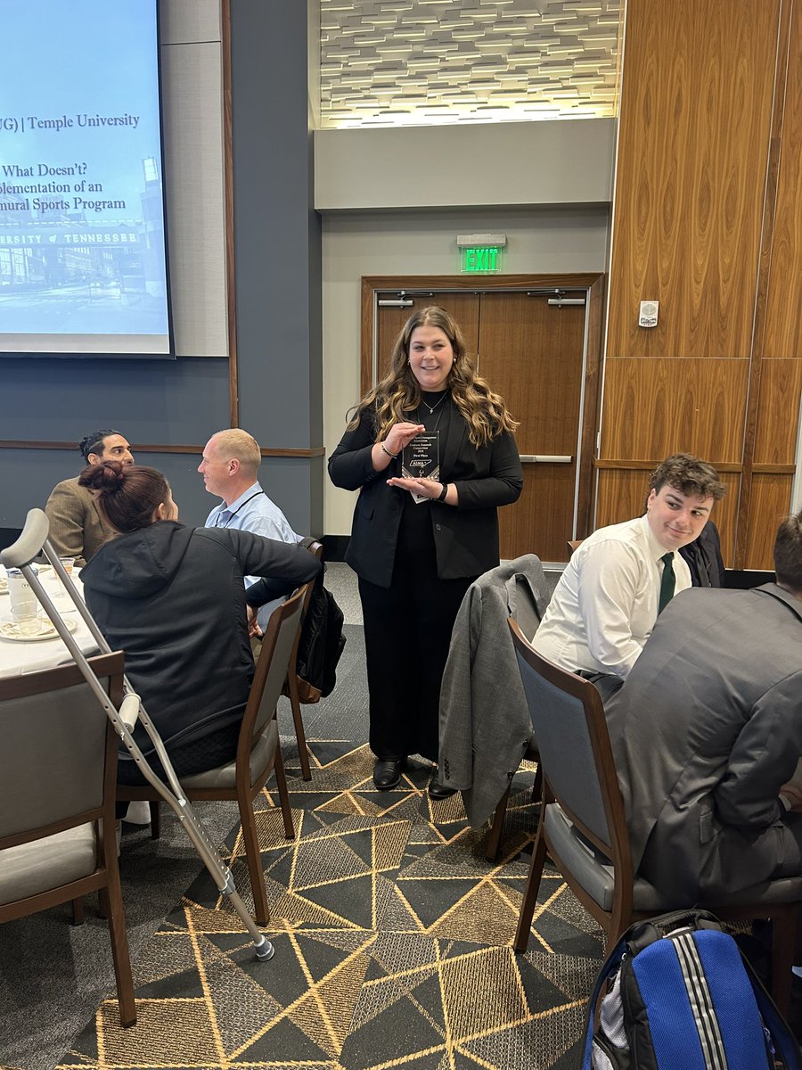 Liz Taylor tweet media